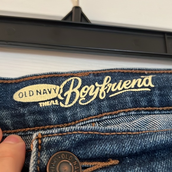 Old Navy Boyfriend Capri Jeans - Picture 3 of 3